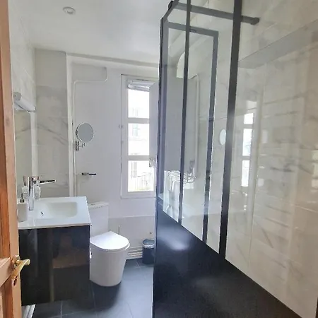 Lepic Apartment Paris